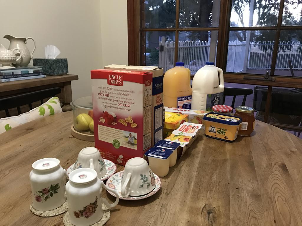 Helen'S Homestead Enfield エクステリア 写真