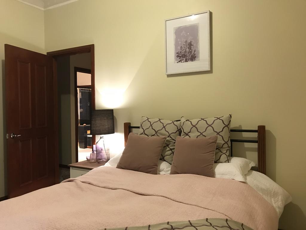 Helen'S Homestead Enfield エクステリア 写真