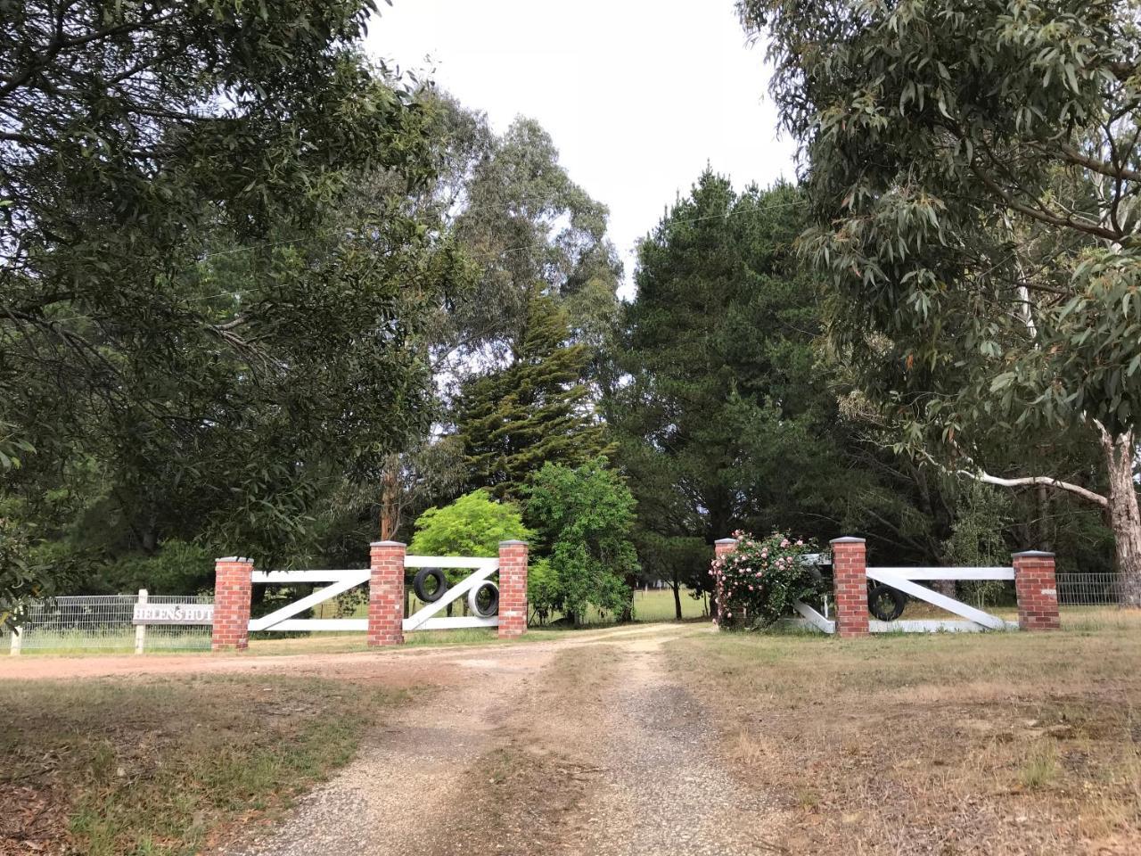 Helen'S Homestead Enfield エクステリア 写真
